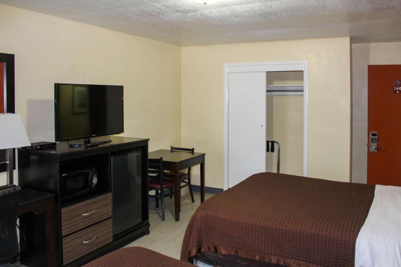 Rodeway Inn Medford South I-5 Dış mekan fotoğraf